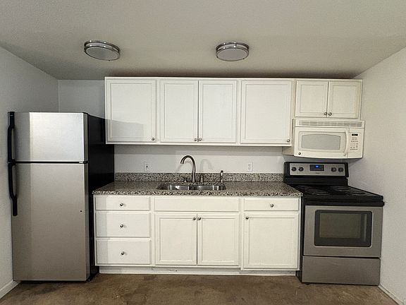 2nd image of 141 Edgehill Dr