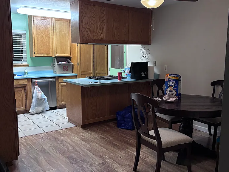 929 Cottonwood Dr — Photo 3