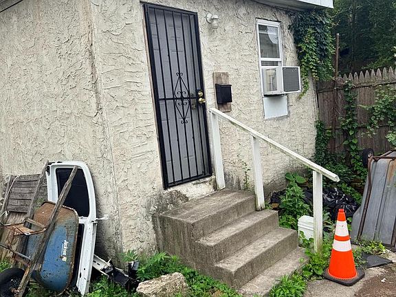 4th image of 2117 W Hunting Park Ave
