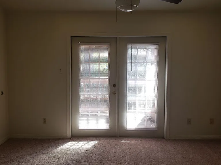 3360 Eastwood Dr — Photo 10