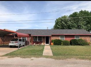 402 N Hardin Ave, Mangum, OK 73554