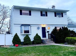 43 Millford Ln, Centereach, NY 11720