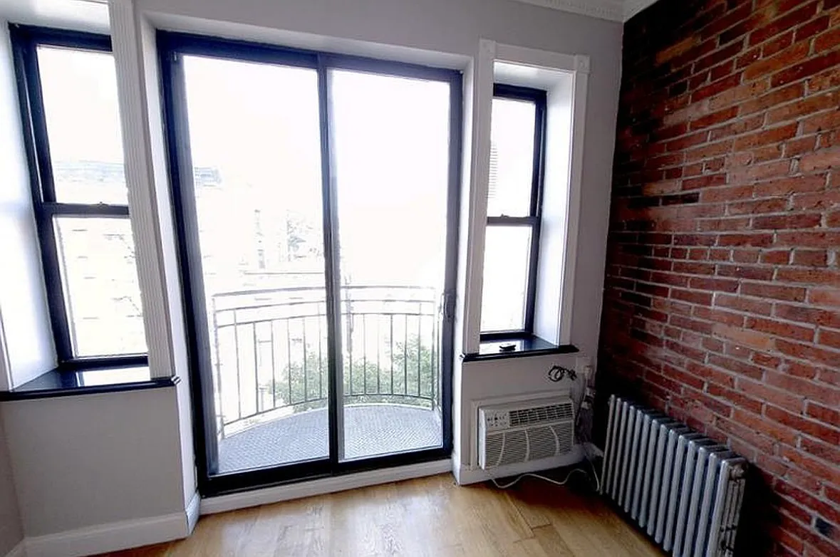 Building Photo - 102 E 7th St #8