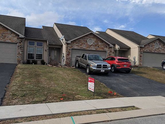 3rd image of 439 Alexandria Ct