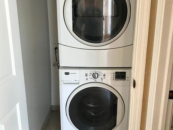 4th image of 141 S Grand Ave APT 5