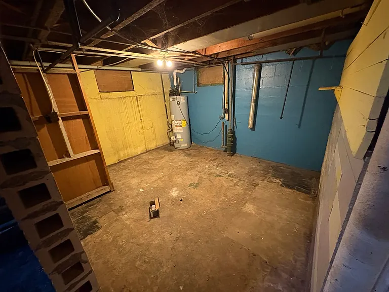 232 N Pine St — Photo 12