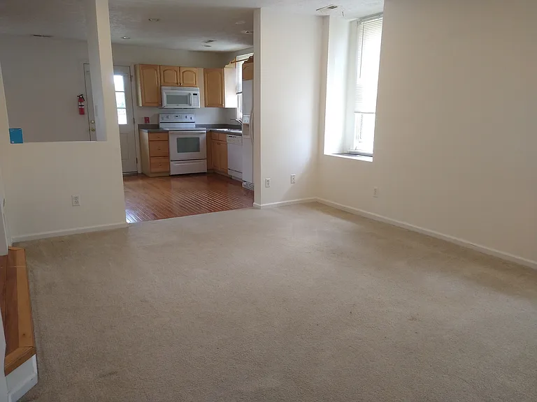 43 S Howard Ave — Photo 2