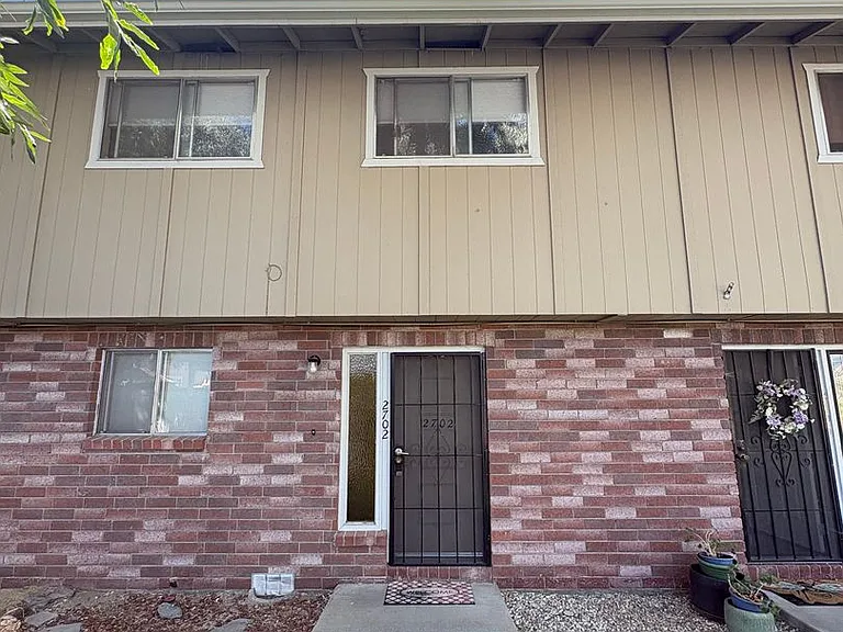 2702 W Modoc Ct — Photo 1