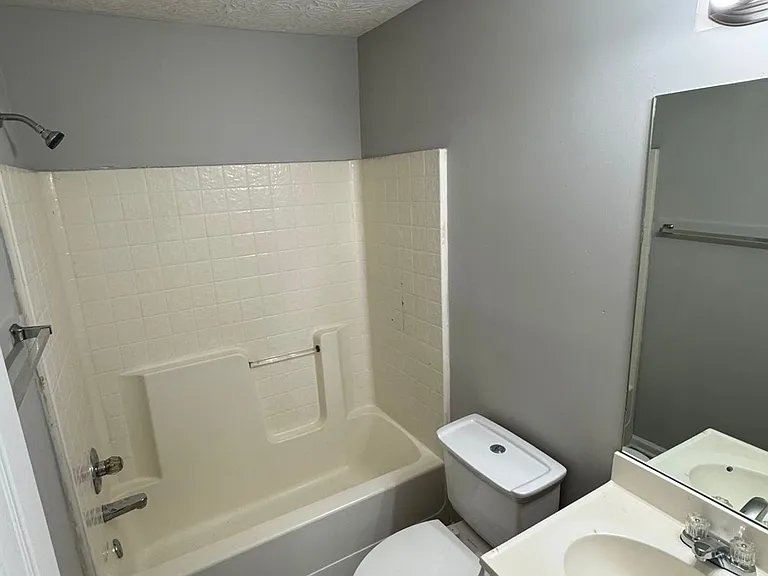 142 Point Place Dr — Photo 2