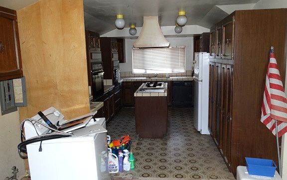 2nd image of 663 Larchmont Dr