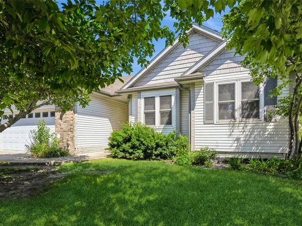 3120 E Southlawn Dr, Des Moines, IA 50320