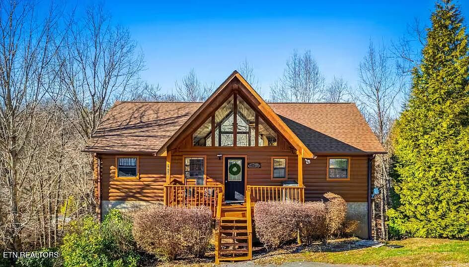 1st image of 1615 Pinewood Way