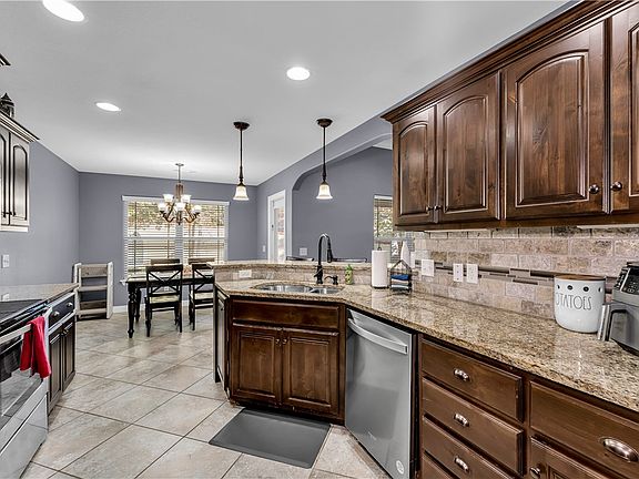 5th image of 34 Reighton Dr