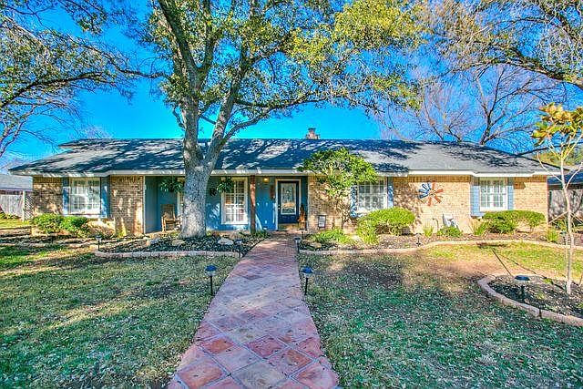 1st image of 2732 Briargrove Ln