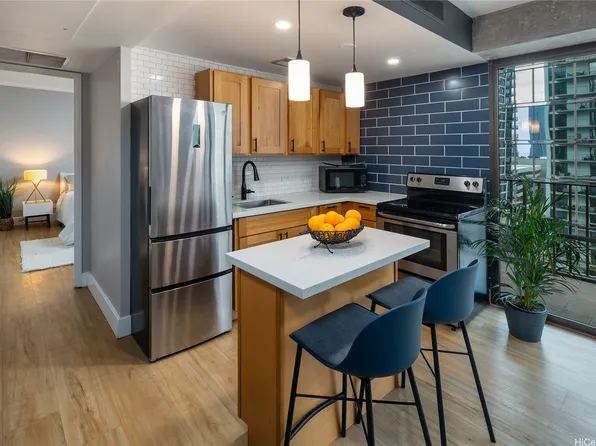 225 Queen St APT 14C, Honolulu, HI 96813