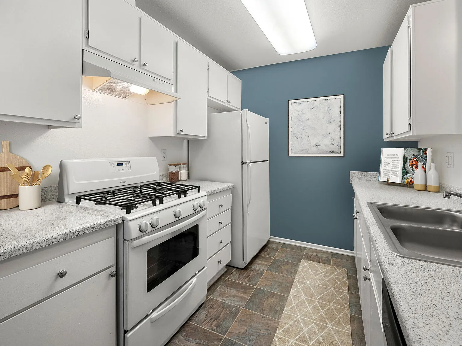 Sycamore Park Apartments — Photo 2