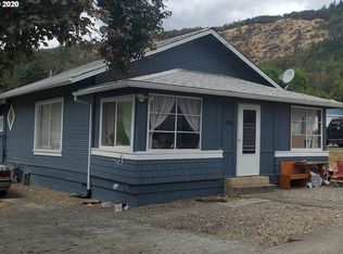 706 NE Cedar Ave, Myrtle Creek, OR 97457