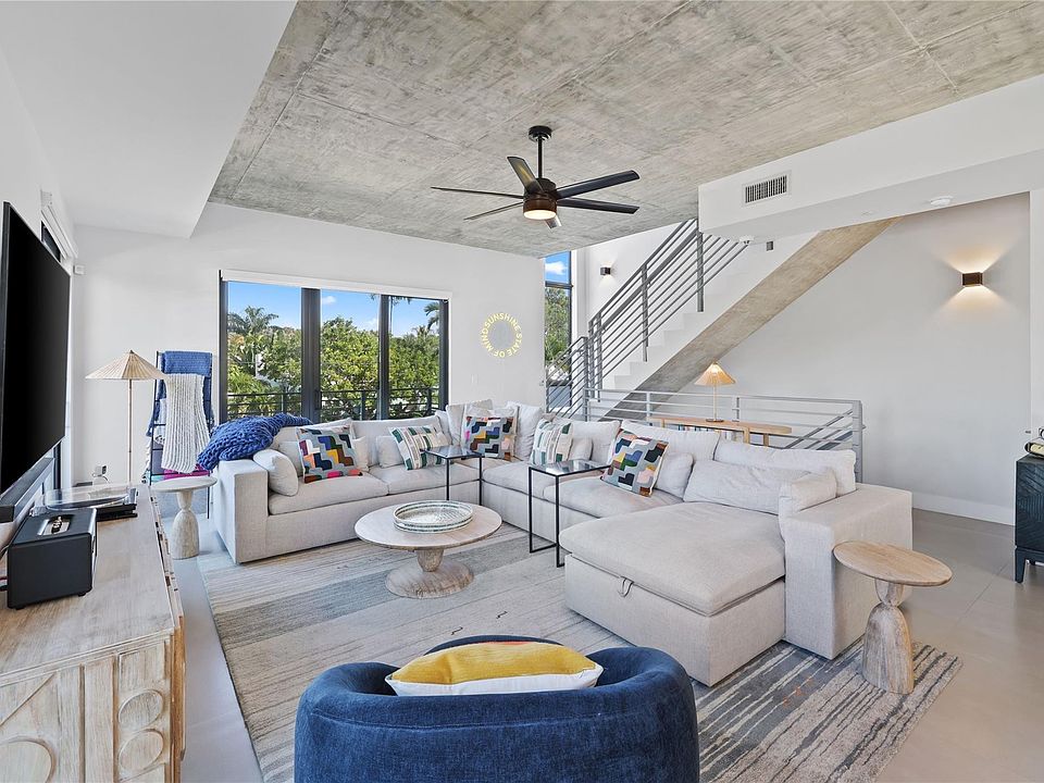 1st image of 924 NE 4th Street #924