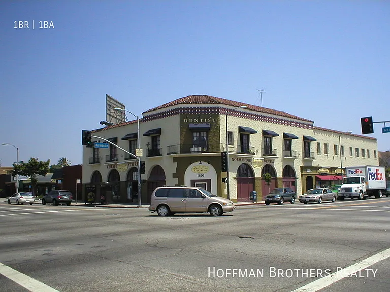 1688 W Adams Blvd — Photo 6