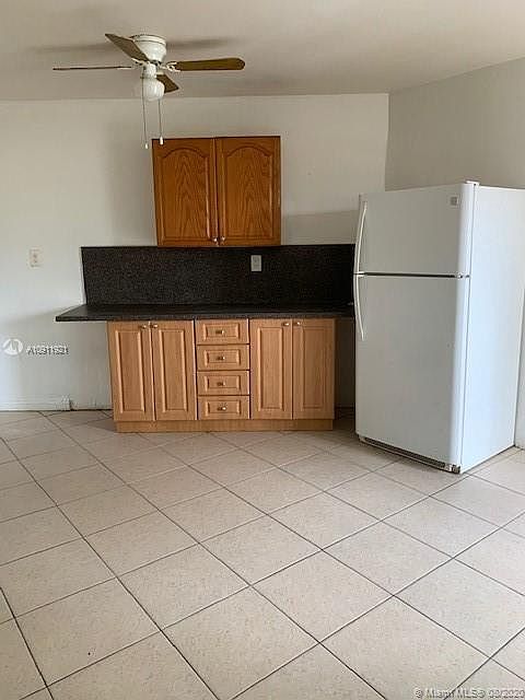 2nd image of 242 SW 11th St APT 1-5
