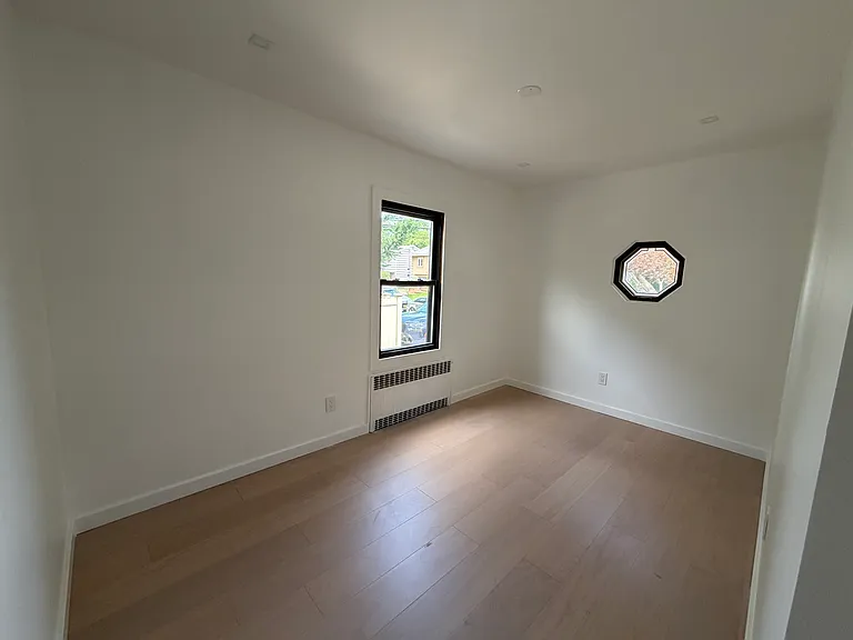 77 Centre St — Photo 13