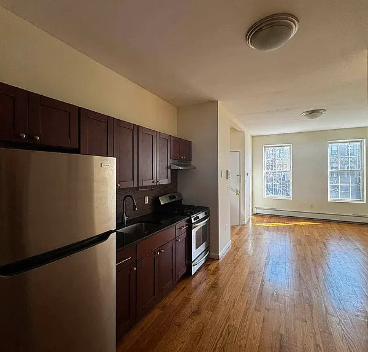 49 Vernon Avenue — Photo 2