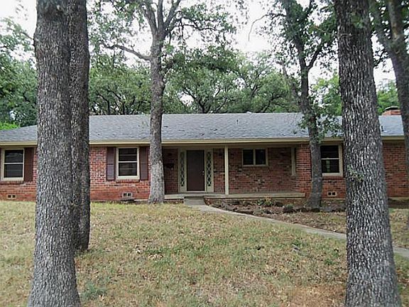2nd image of 2109 Yosemite Ct