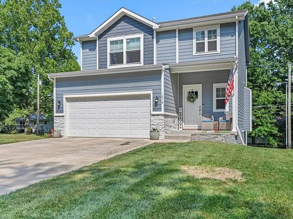 1216 Walnut St, Eudora, KS 66025