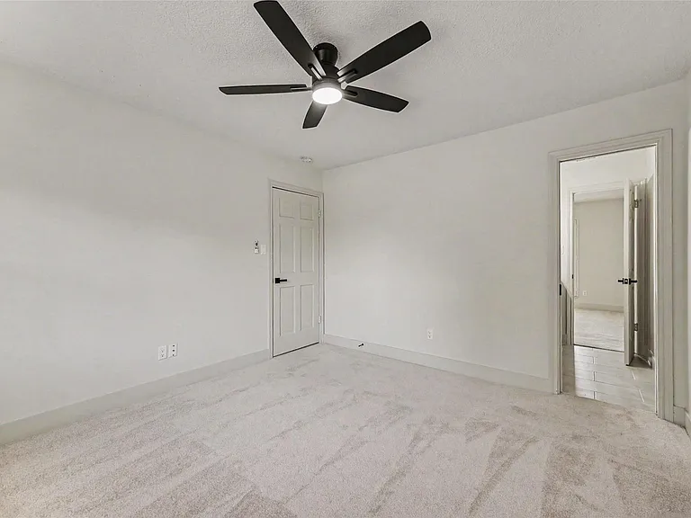 507 Commodore Way — Photo 32