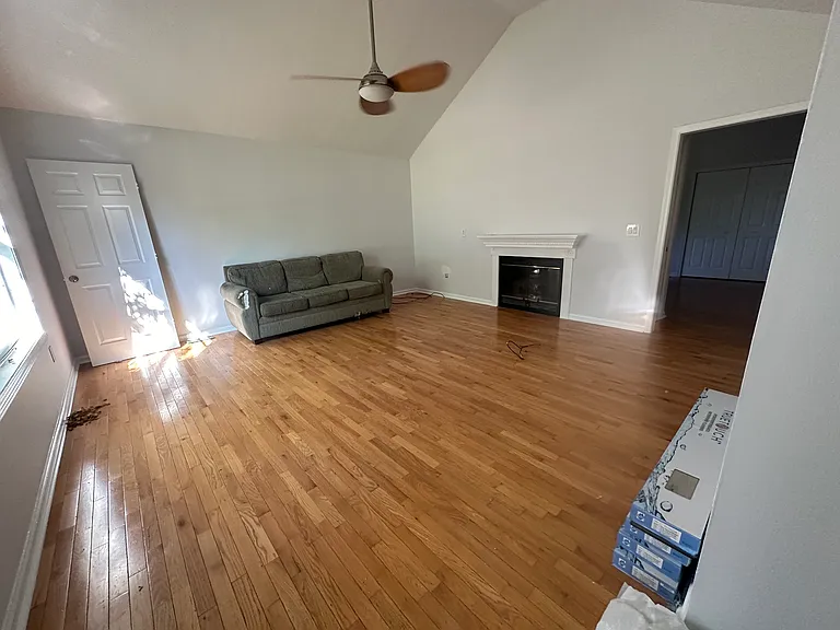 1213 Leslie Ct — Photo 5