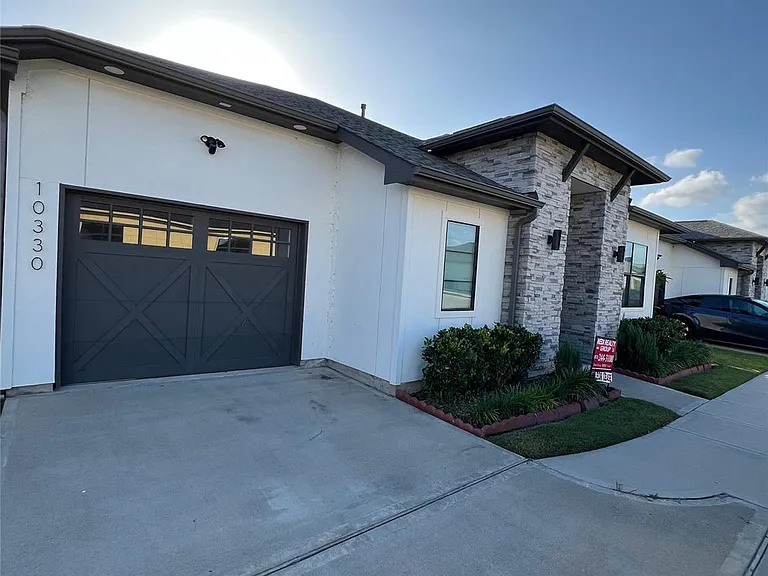 10330 Grove Row Ave — Photo 2