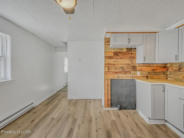 323 Vaughn St — Photo 5