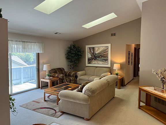 3rd image of 1732 Chesapeake Ln #8