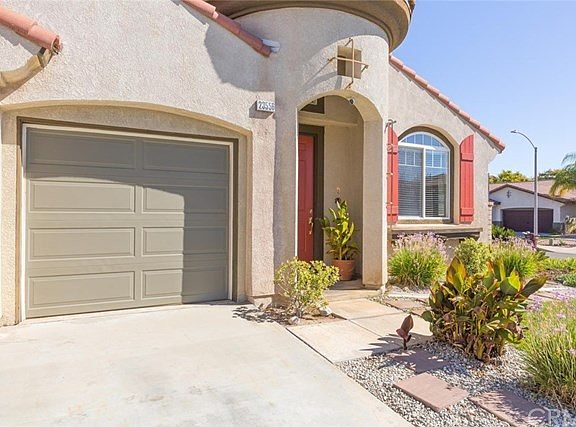 4th image of 23556 Hamlin Ct