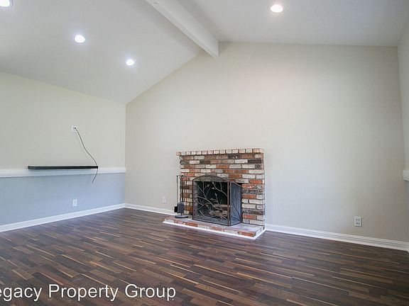 3rd image of 2458 Old Elm Ct