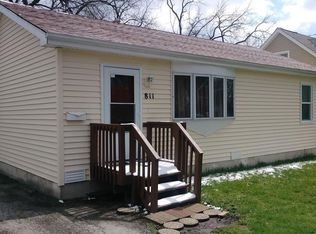 811 N View St, Aurora, IL 60506