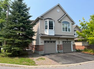 180 Kinross Point, Ottawa, ON K2K3P8