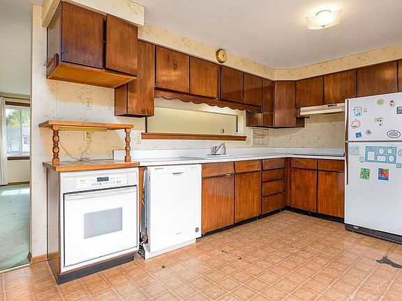 3rd image of 1503 W Lincoln Ave
