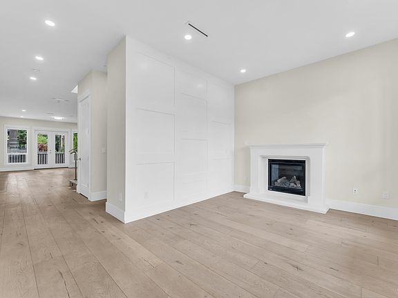 4th image of 2751 164th St