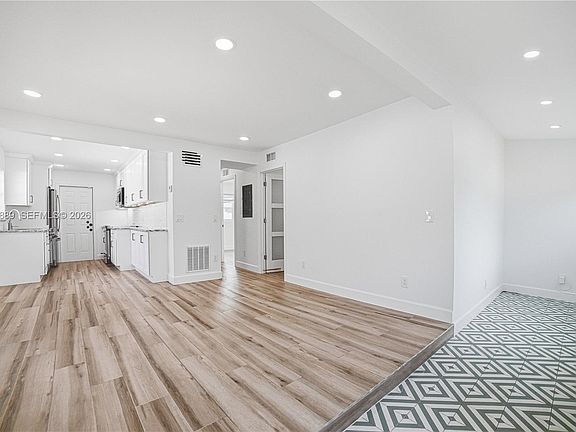 4th image of 335 NE 12th Ave