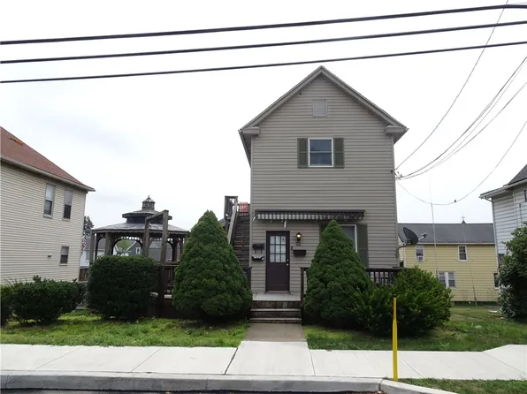 204 N 4th St, Youngwood, PA 15697