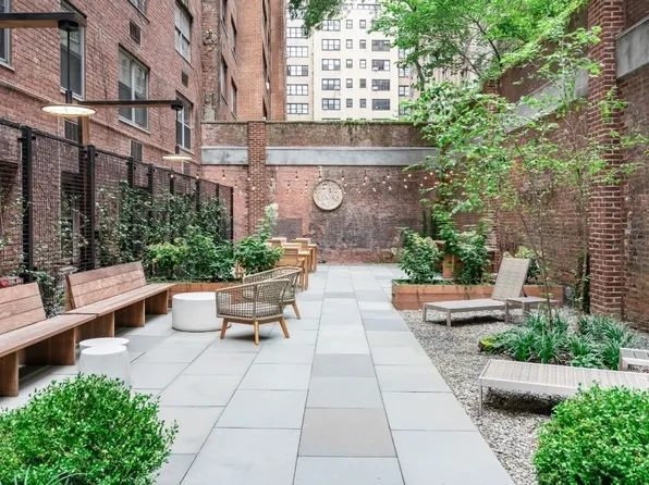 433 East 56th Street image 7 of 9