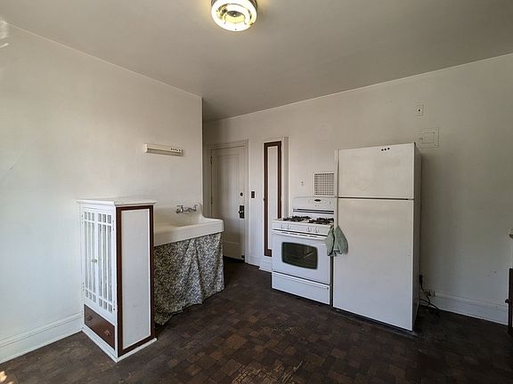 4th image of 509 E 7th St APT F