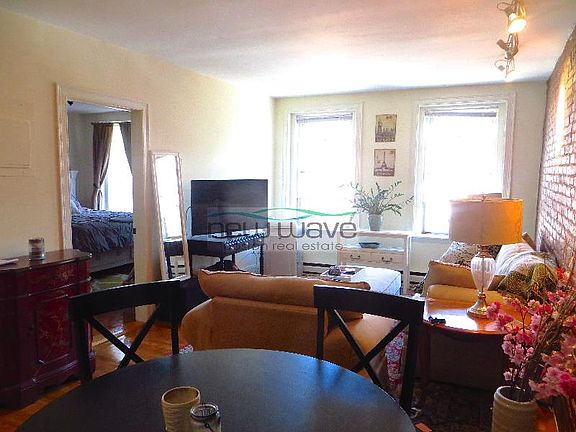 4th image of 88 W Cedar St #9