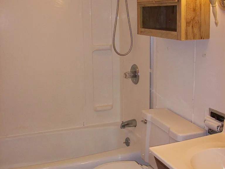 805 Powell Ave #2 — Photo 6