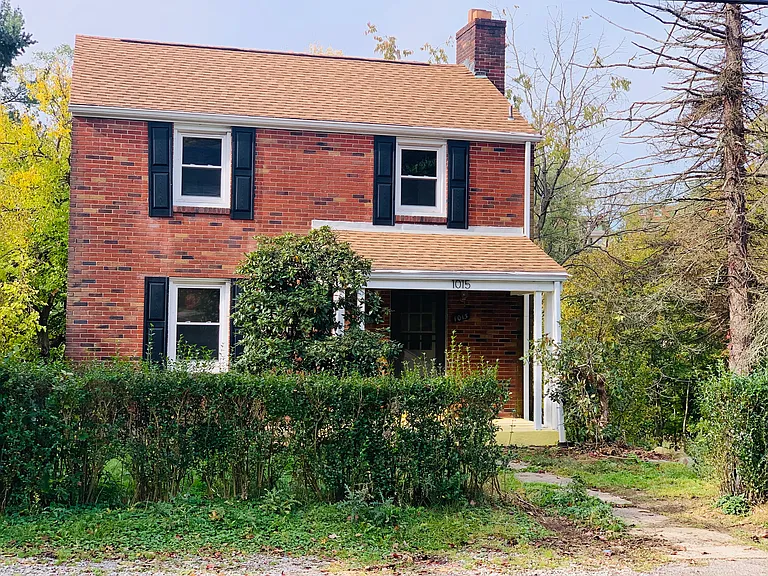 1015 Willow Dr — Photo 4