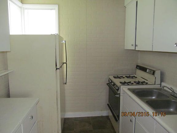 3rd image of 1001 Oakdale St SE