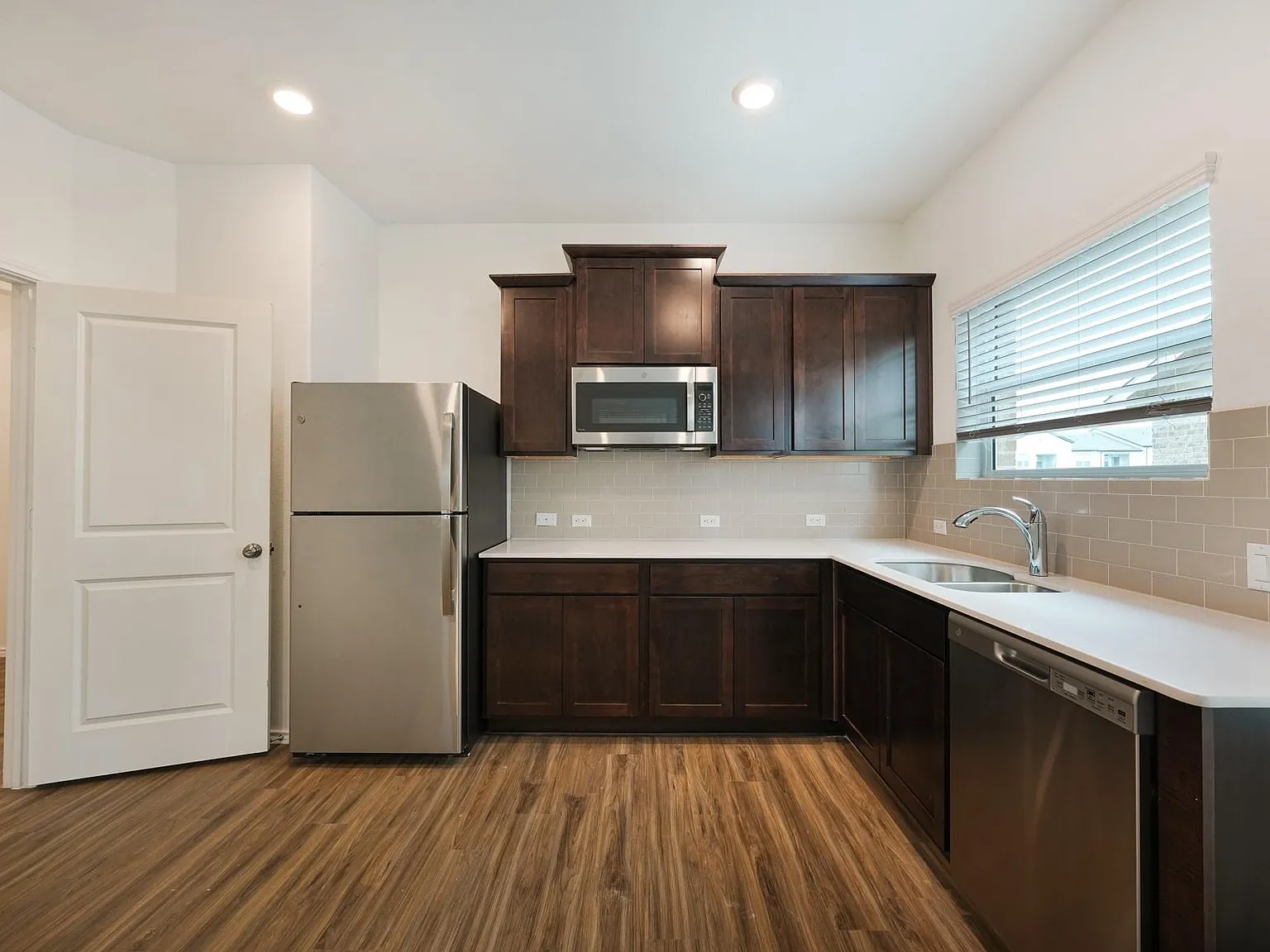5 bed, 3.5 bath, 2970 sqft, $3,095 — Photo 4