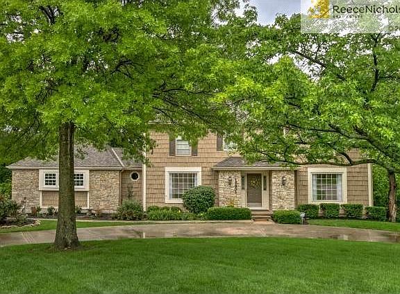 2nd image of 15901 Overbrook Ln