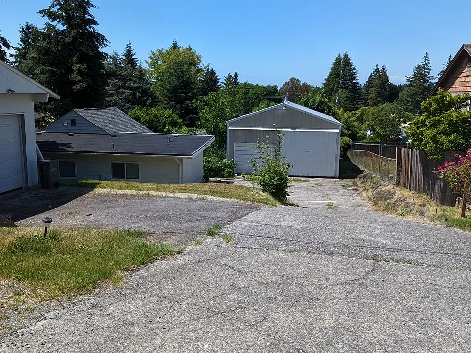 24th Ave SW